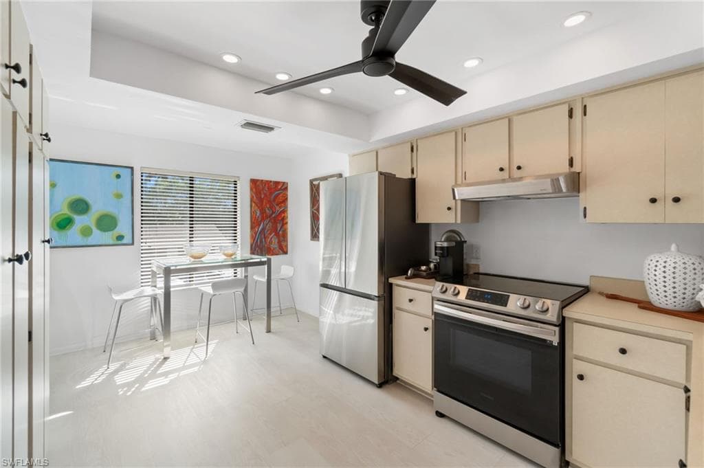 800 Misty Pines CIR # H205, NAPLES FL 34105-8