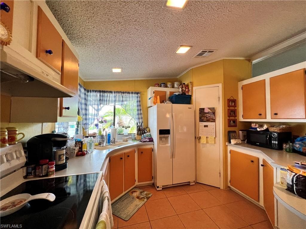 251 Loon LN, NAPLES FL 34114-22