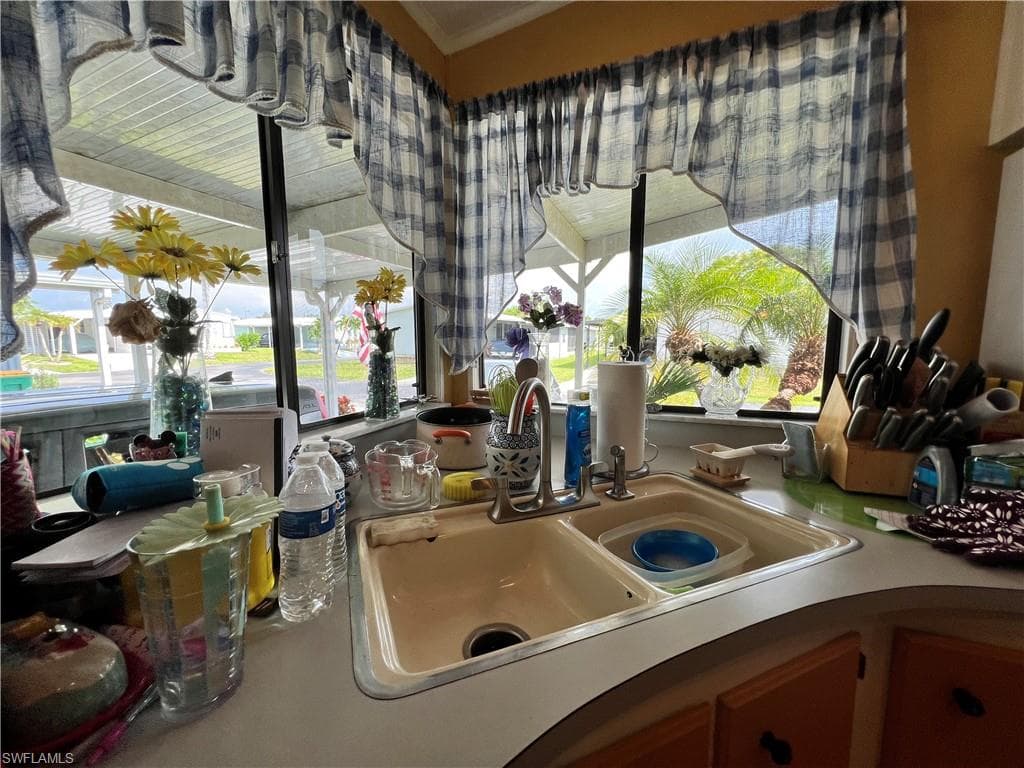 251 Loon LN, NAPLES FL 34114-21