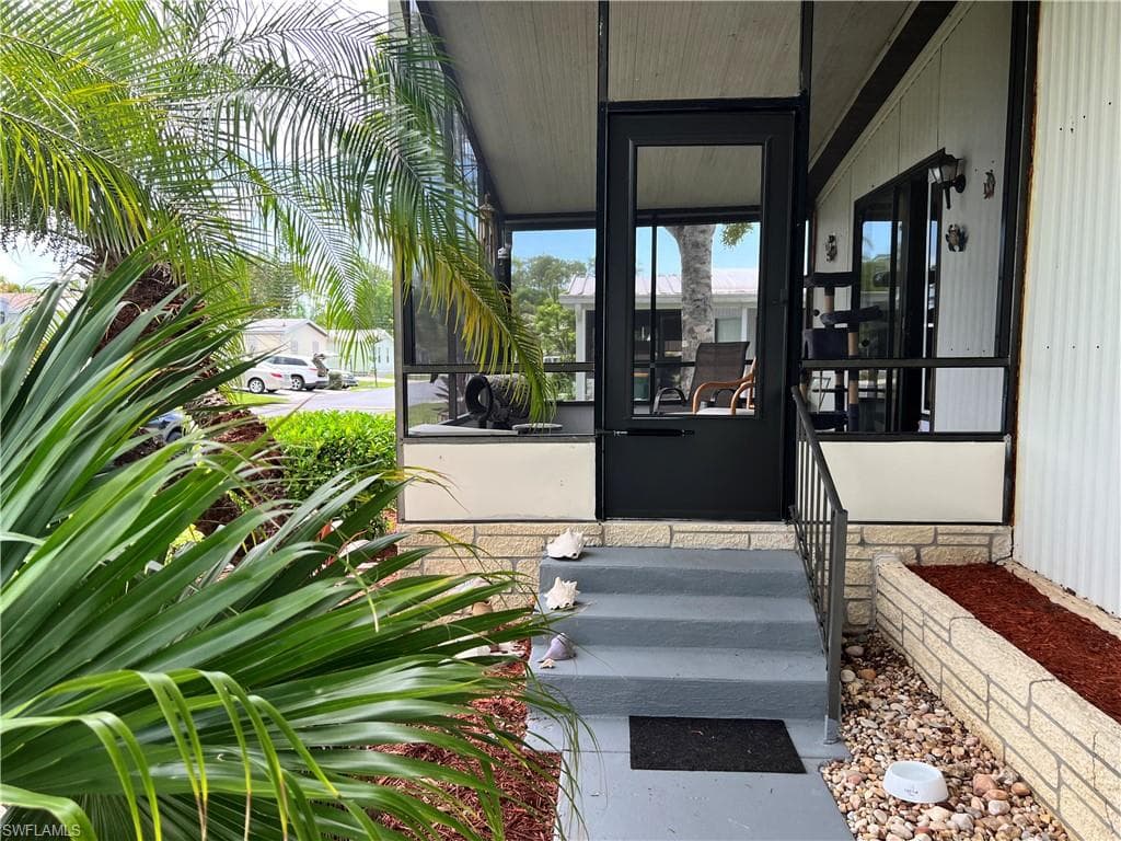 251 Loon LN, NAPLES FL 34114-8