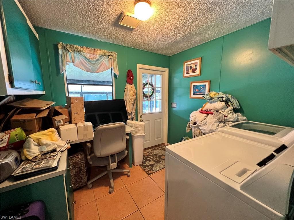 251 Loon LN, NAPLES FL 34114-18