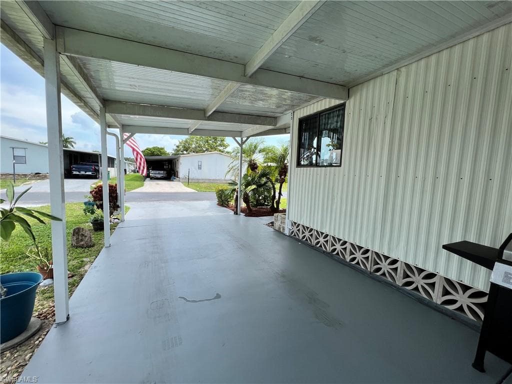 251 Loon LN, NAPLES FL 34114-7