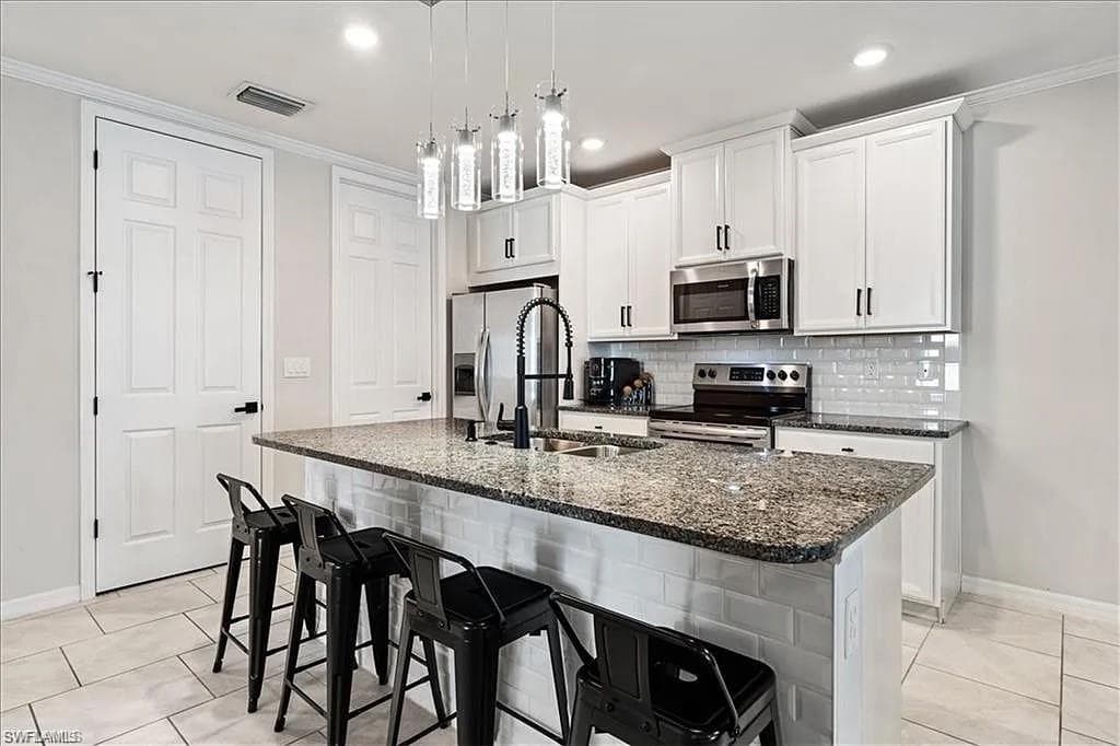 14672 Edgewater CIR, NAPLES FL 34114-5