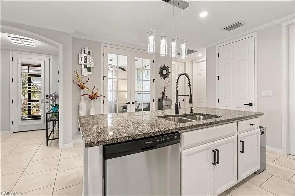 14672 Edgewater CIR, NAPLES FL 34114-8