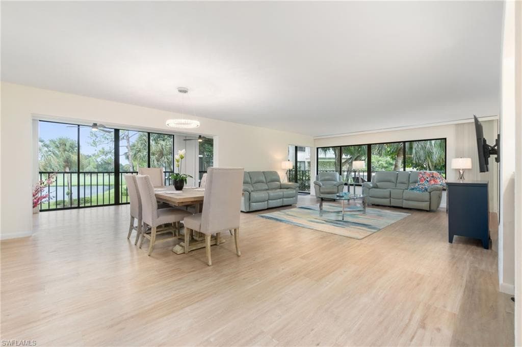 425 Wildwood LN # 425, NAPLES FL 34105-22