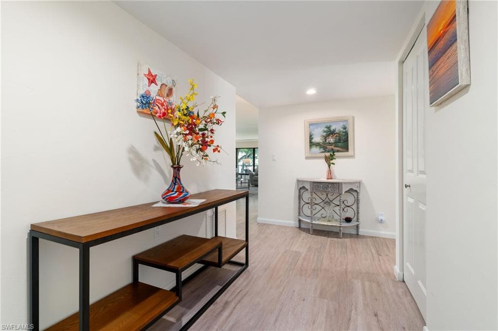 425 Wildwood LN # 425, NAPLES FL 34105-5