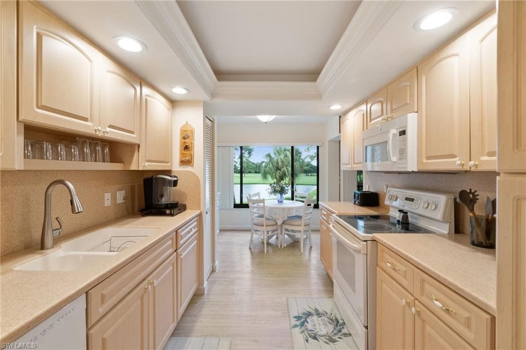 425 Wildwood LN # 425, NAPLES FL 34105-46