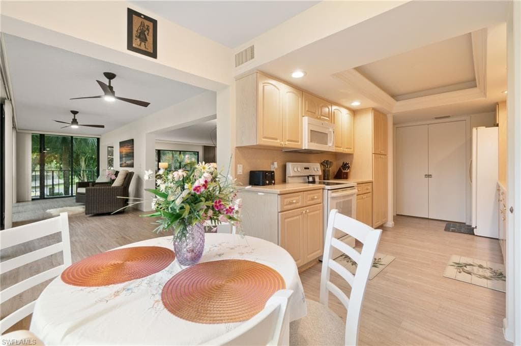 425 Wildwood LN # 425, NAPLES FL 34105-42