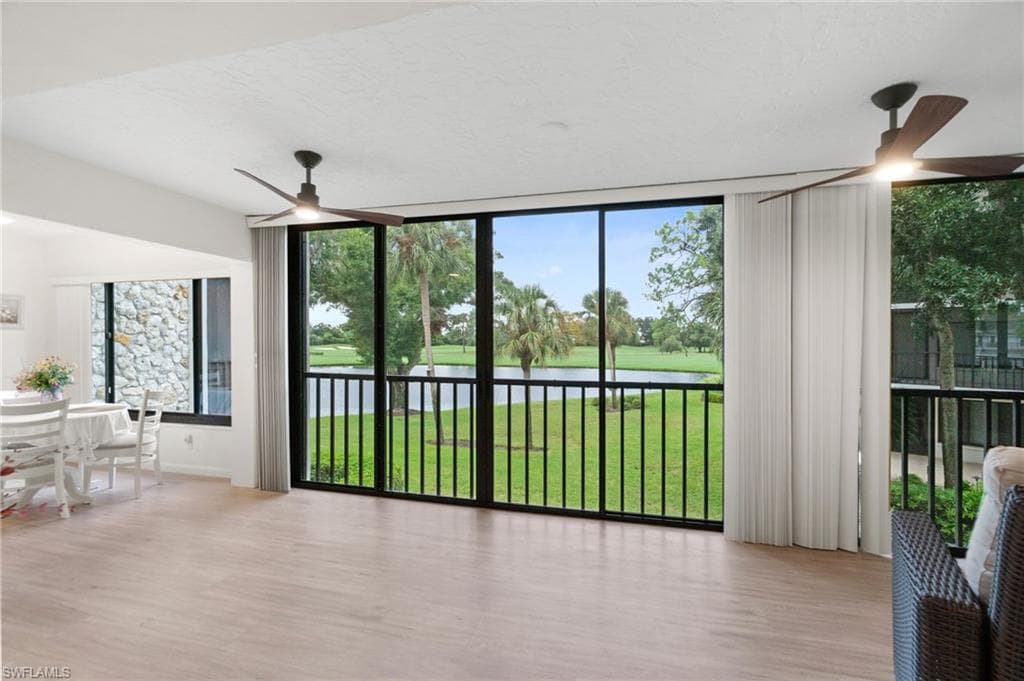 425 Wildwood LN # 425, NAPLES FL 34105-35