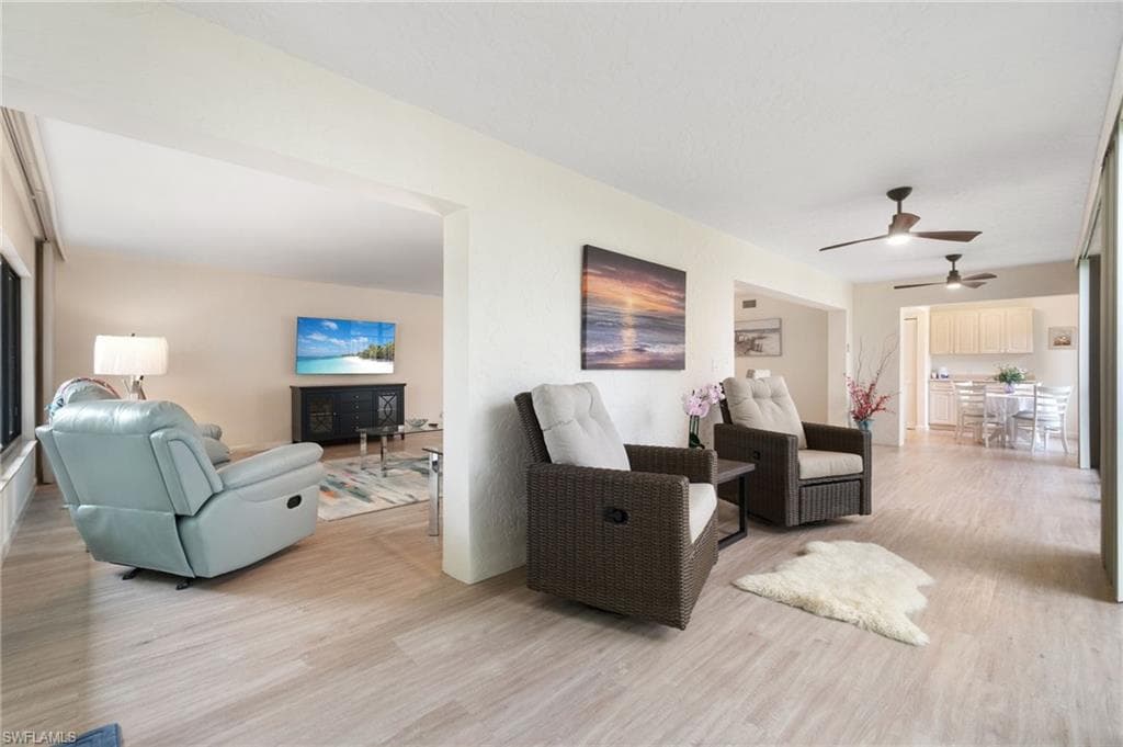 425 Wildwood LN # 425, NAPLES FL 34105-31