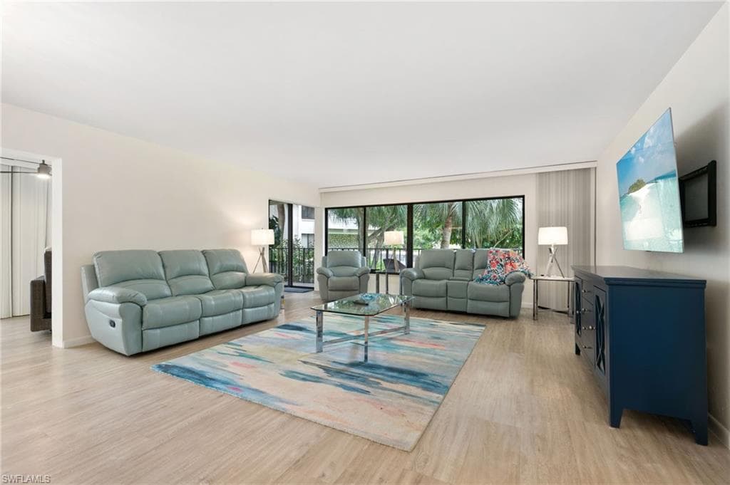 425 Wildwood LN # 425, NAPLES FL 34105-27