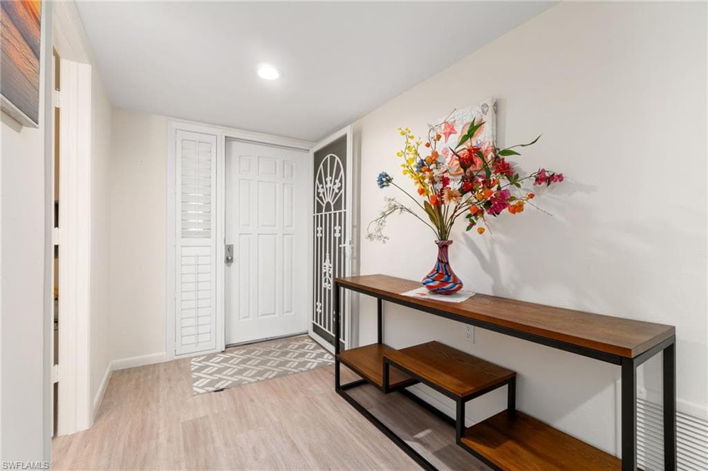 425 Wildwood LN # 425, NAPLES FL 34105-8