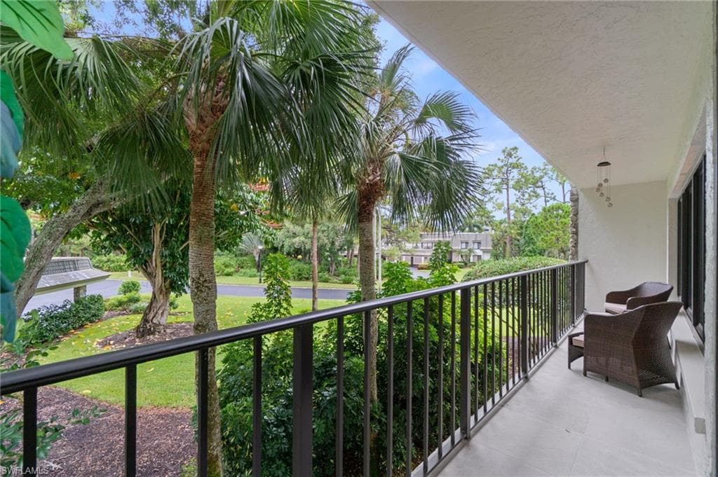 425 Wildwood LN # 425, NAPLES FL 34105-37