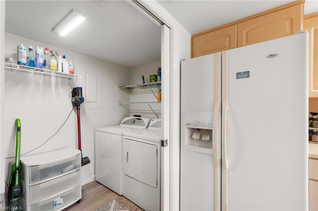 425 Wildwood LN # 425, NAPLES FL 34105-48