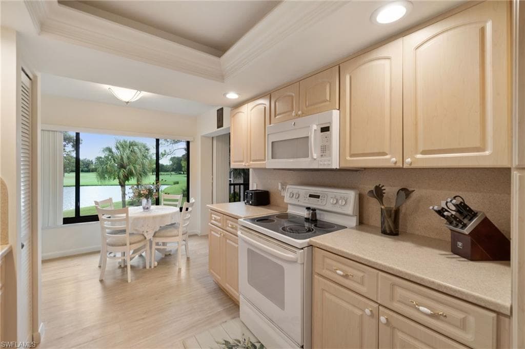 425 Wildwood LN # 425, NAPLES FL 34105-47