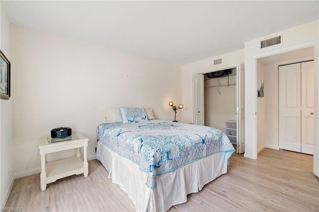 425 Wildwood LN # 425, NAPLES FL 34105-10