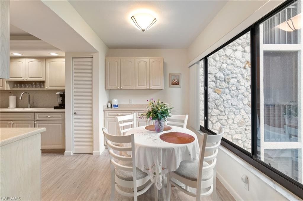 425 Wildwood LN # 425, NAPLES FL 34105-39