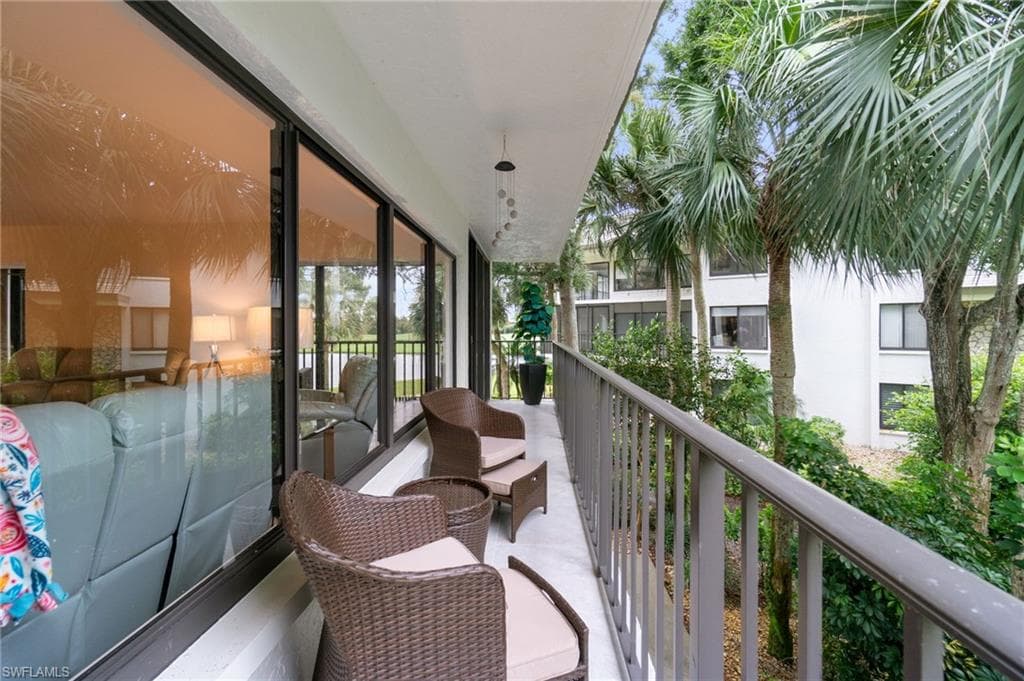 425 Wildwood LN # 425, NAPLES FL 34105-38