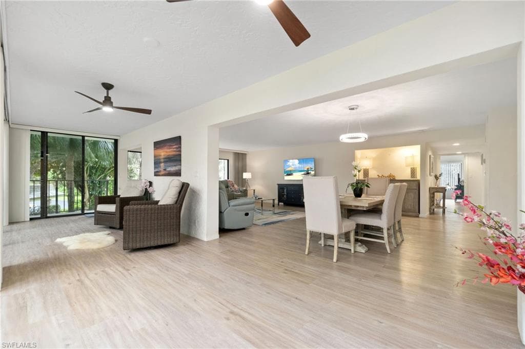 425 Wildwood LN # 425, NAPLES FL 34105-28