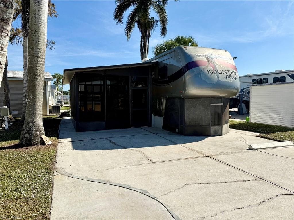548 Cheetah DR, NAPLES FL 34114-1