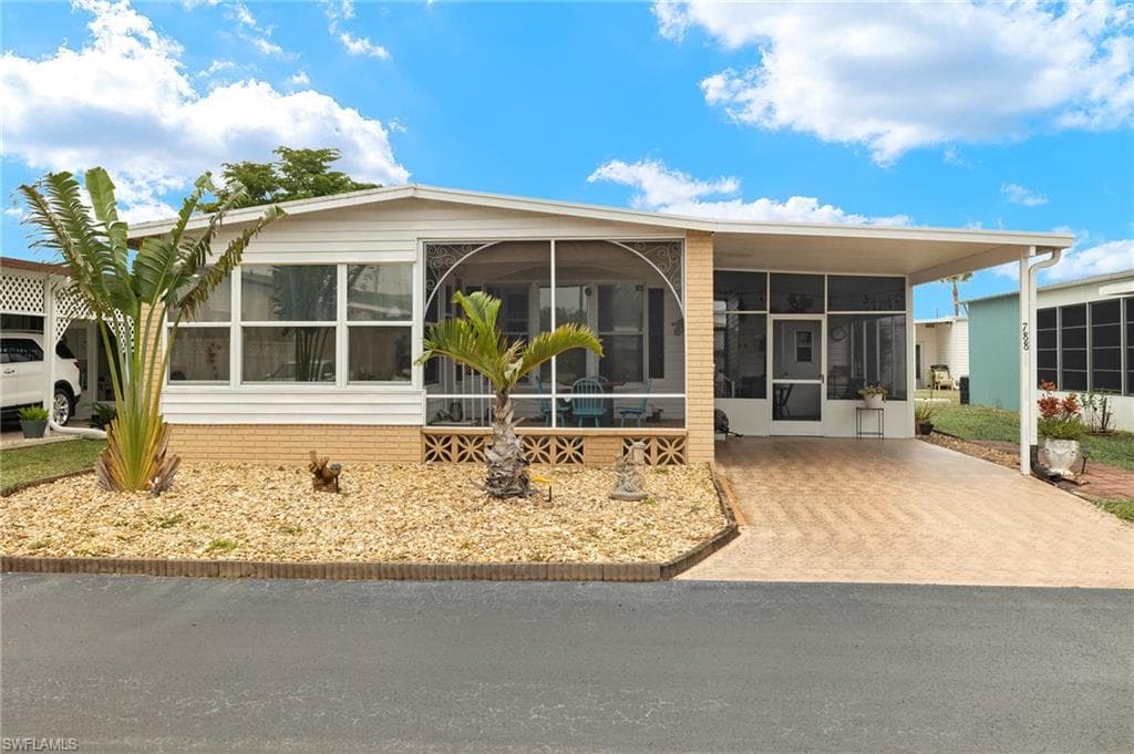 788 Roses LN, NORTH FORT MYERS FL 33917-27