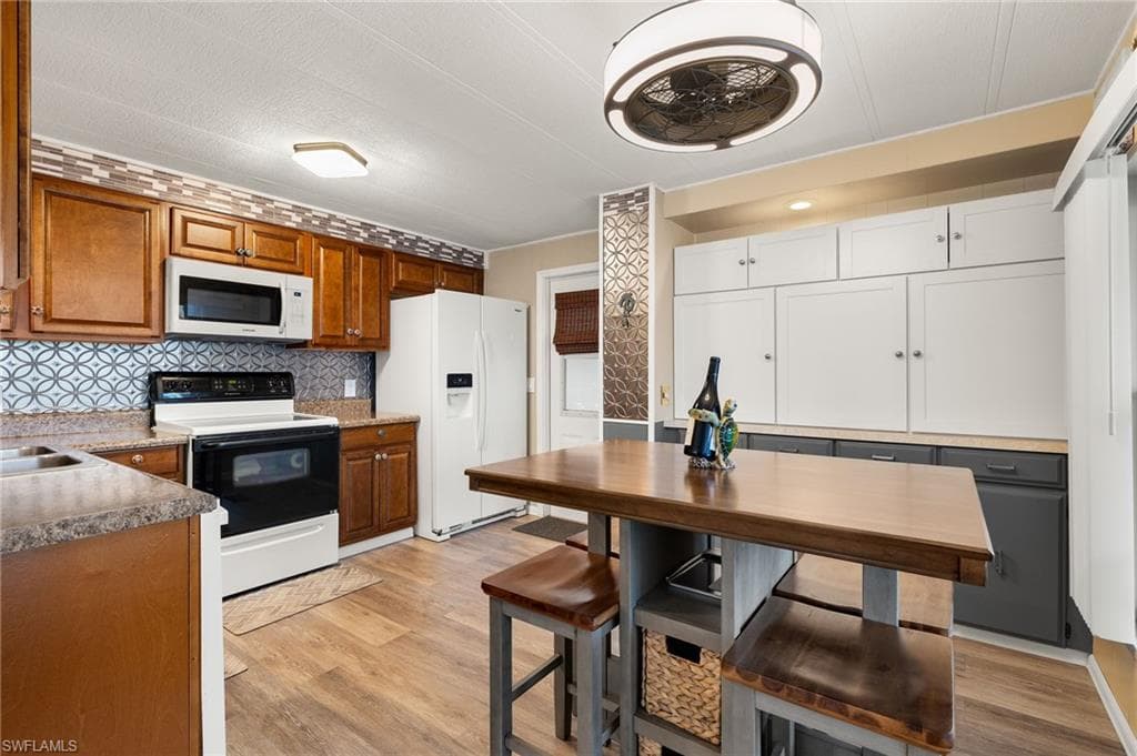 788 Roses LN, NORTH FORT MYERS FL 33917-7