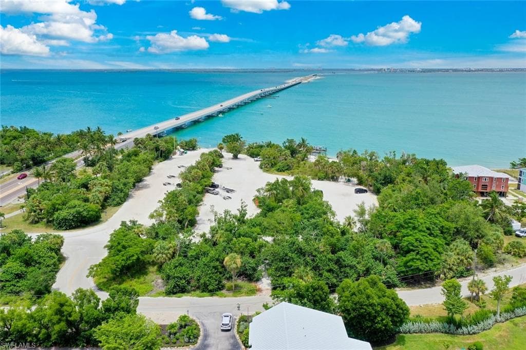 1250 Tennisplace CT # B24, SANIBEL FL 33957-46