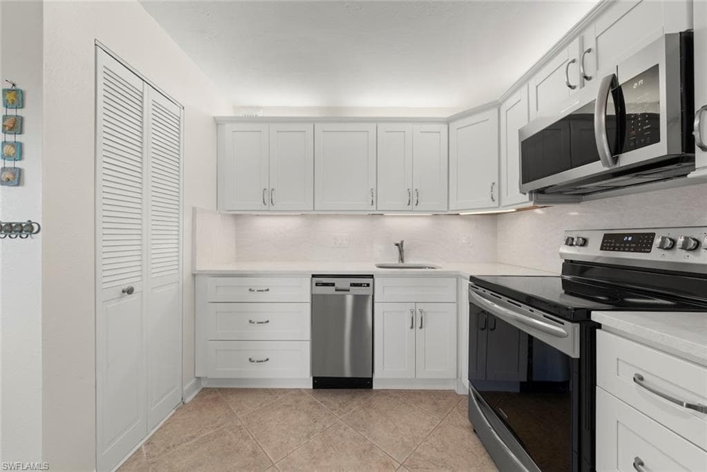 1250 Tennisplace CT # B24, SANIBEL FL 33957-9