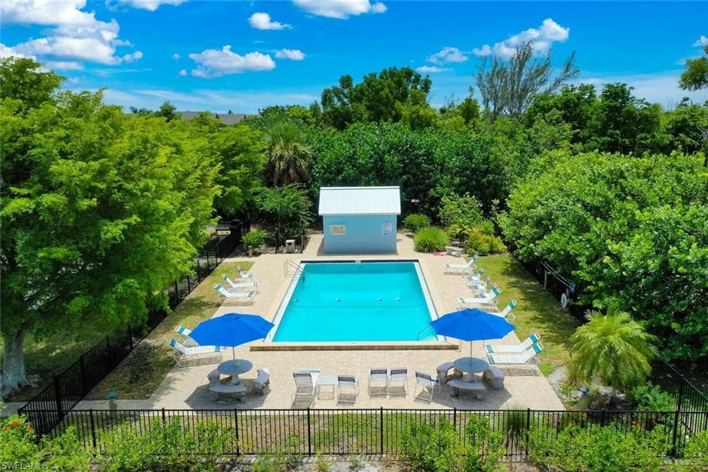 1250 Tennisplace CT # B24, SANIBEL FL 33957-36
