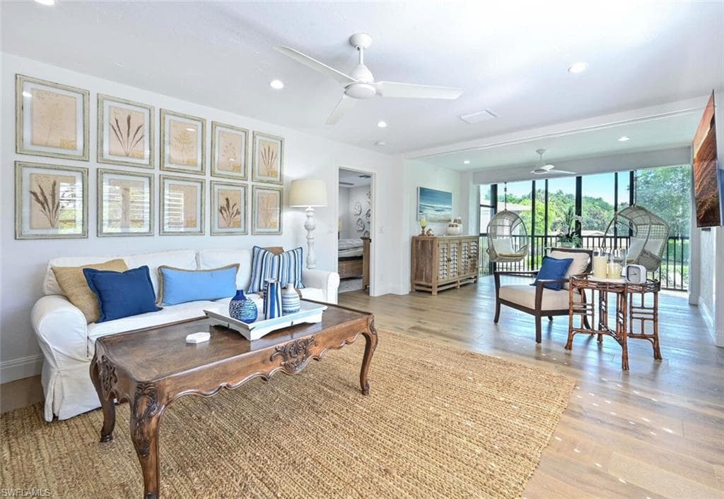 3105 Riviera DR # 201, NAPLES FL 34103-1