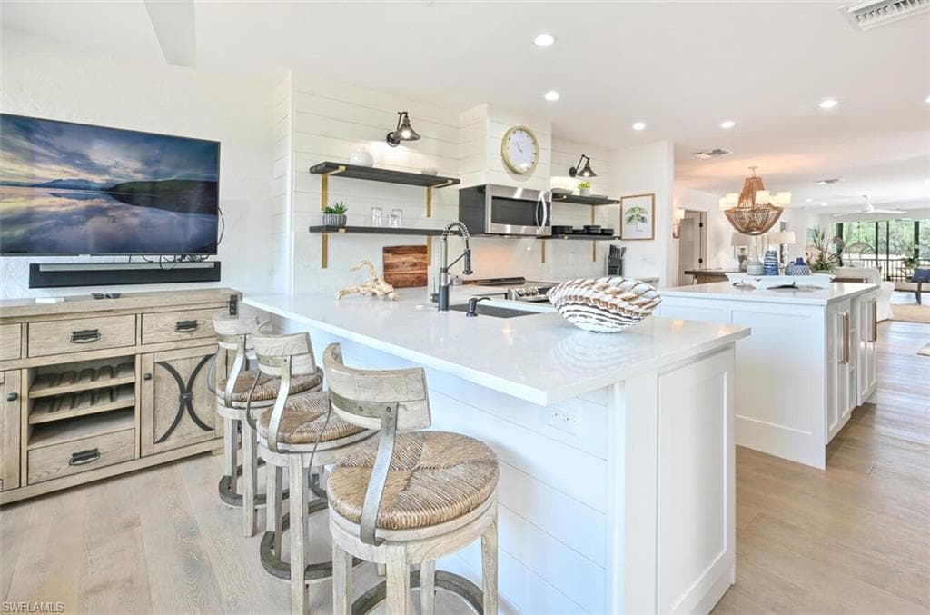 3105 Riviera DR # 201, NAPLES FL 34103-15