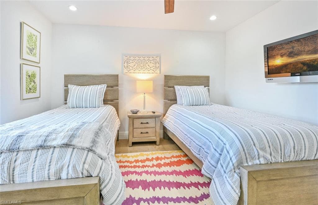 3105 Riviera DR # 201, NAPLES FL 34103-25