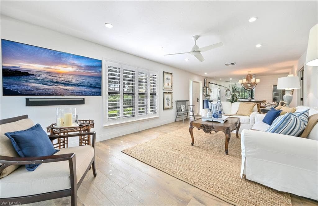 3105 Riviera DR # 201, NAPLES FL 34103-6