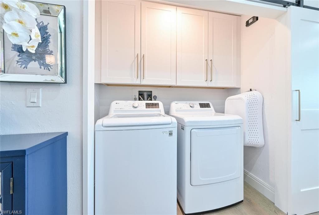 3105 Riviera DR # 201, NAPLES FL 34103-27