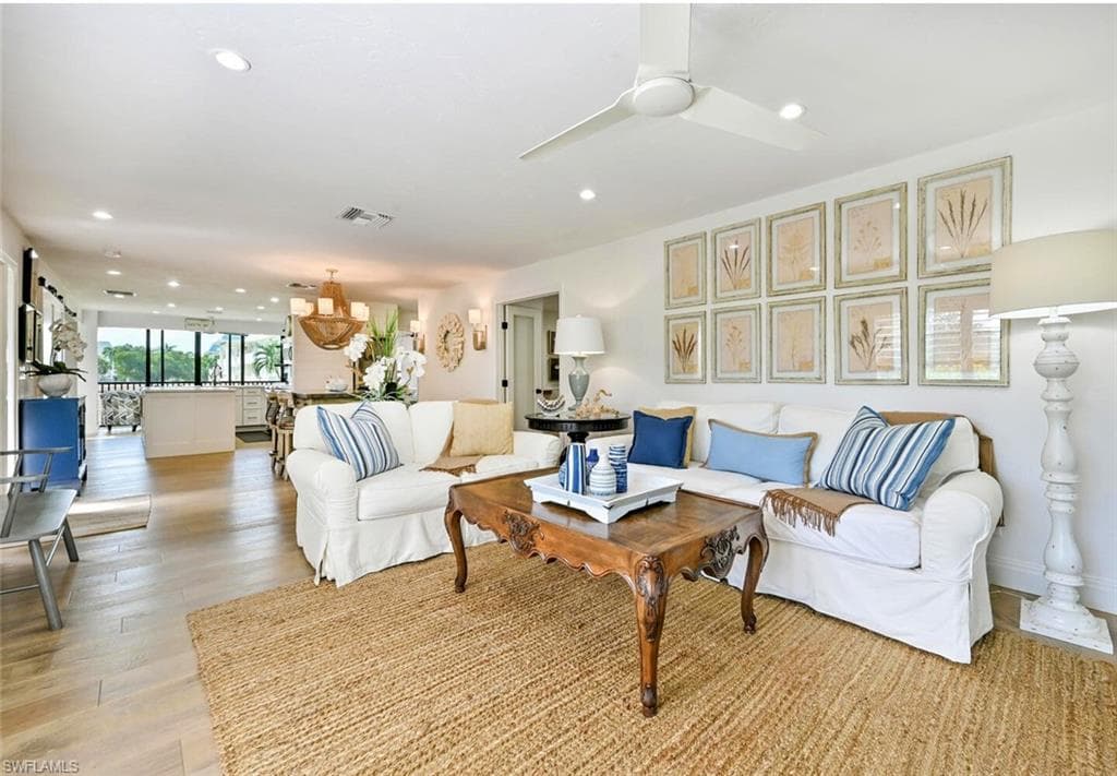 3105 Riviera DR # 201, NAPLES FL 34103-4