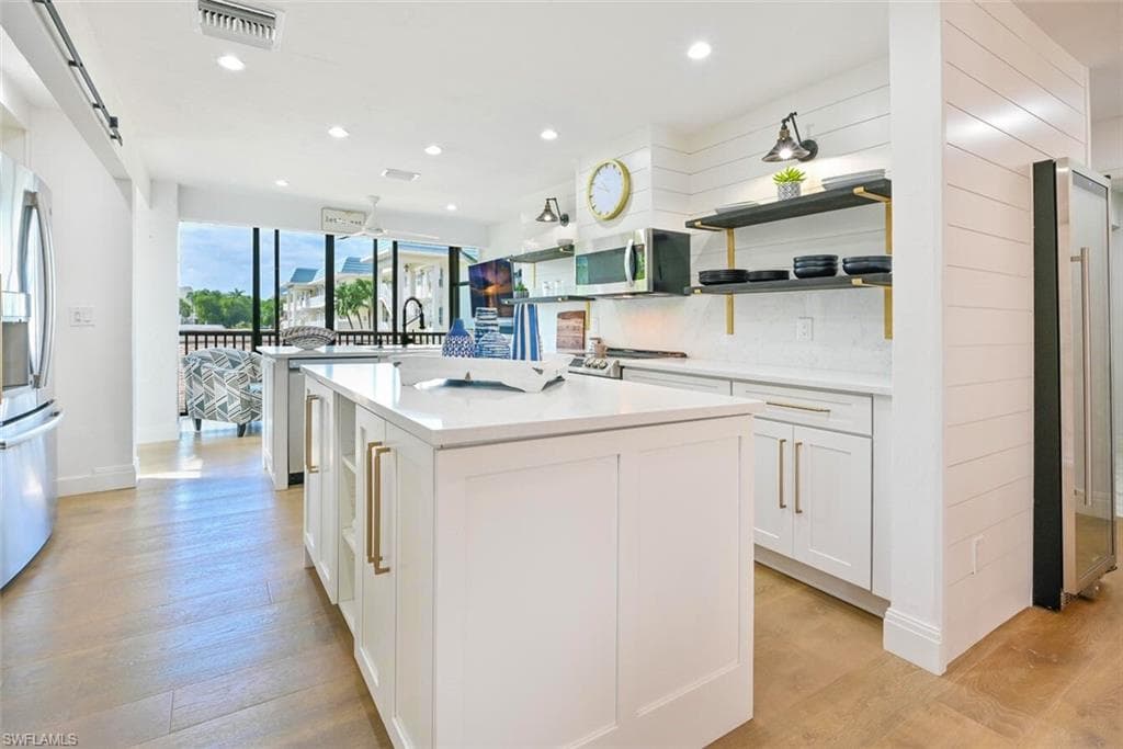 3105 Riviera DR # 201, NAPLES FL 34103-13