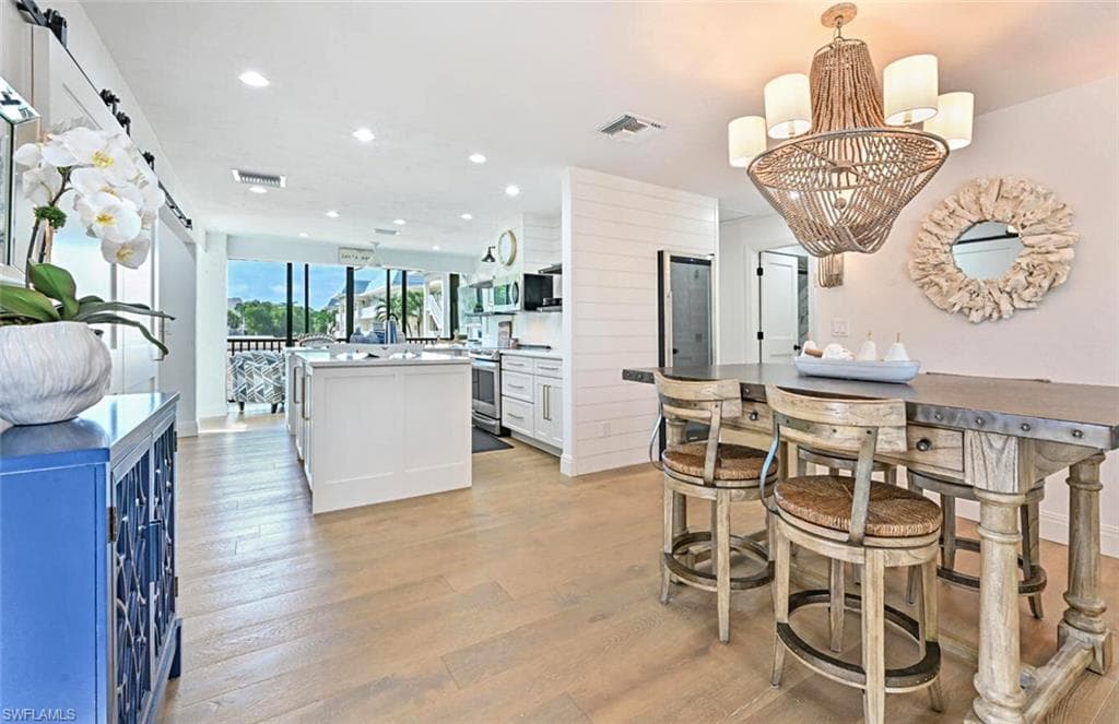 3105 Riviera DR # 201, NAPLES FL 34103-17