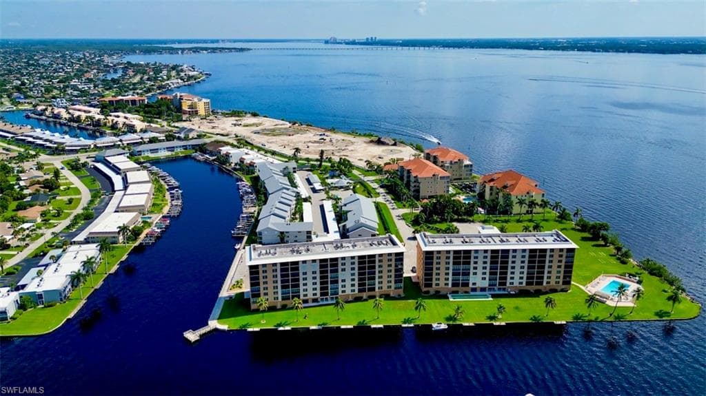 4260 SE 20th PL # 701, CAPE CORAL FL 33904-48