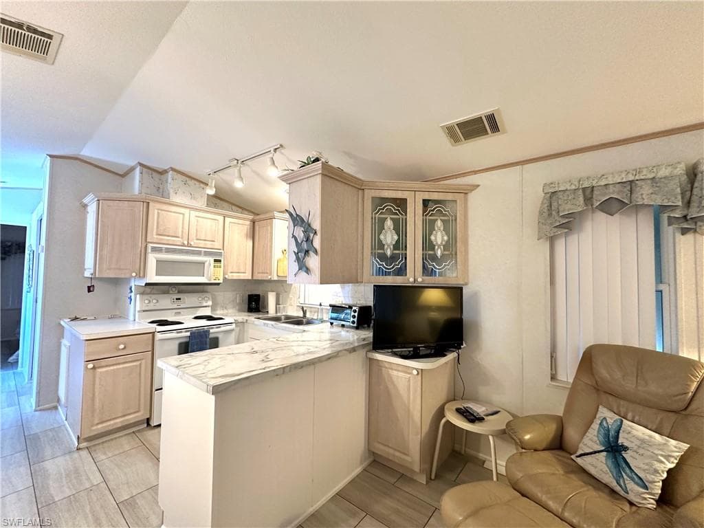 4540 Split Log LN E, ESTERO FL 33928-5