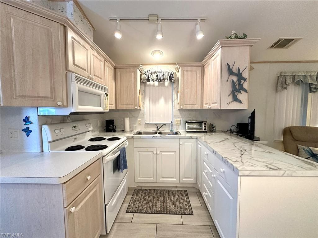 4540 Split Log LN E, ESTERO FL 33928-6