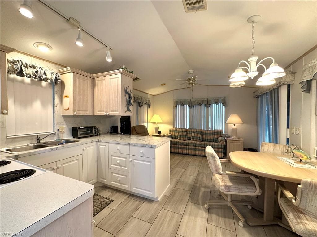 4540 Split Log LN E, ESTERO FL 33928-4