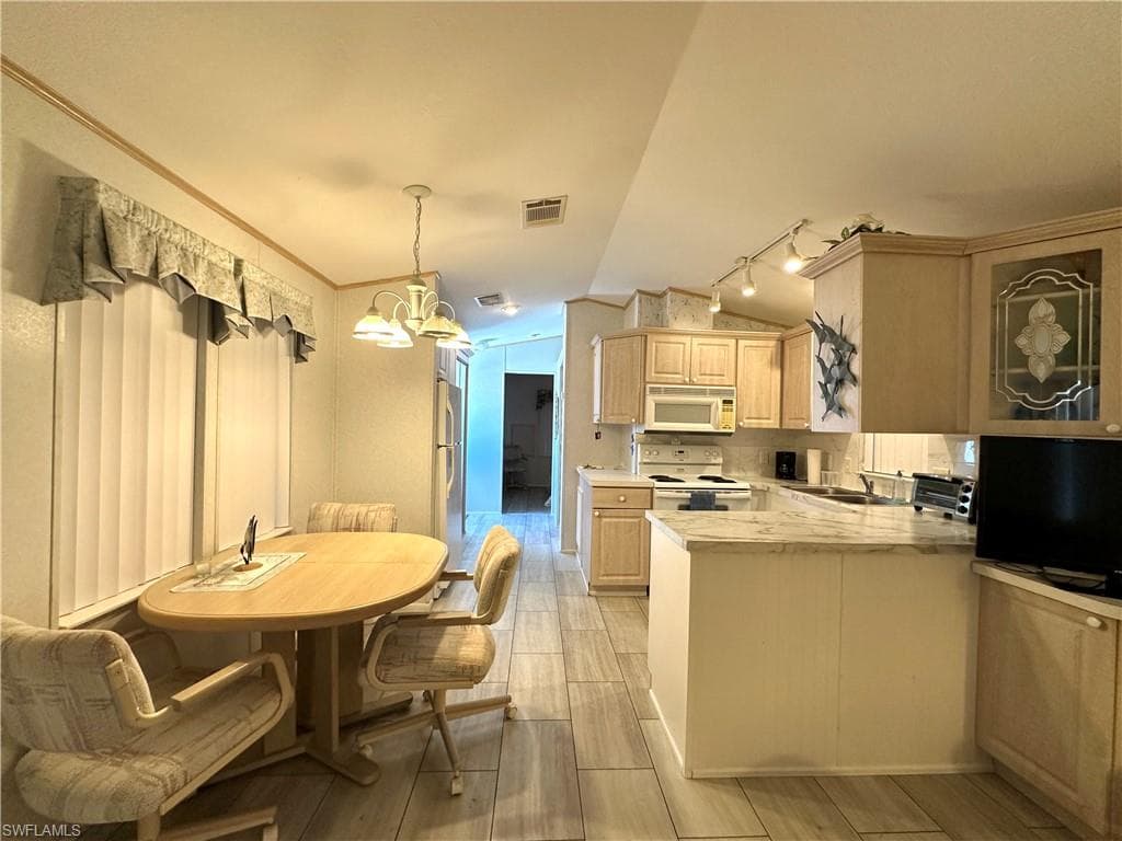 4540 Split Log LN E, ESTERO FL 33928-9