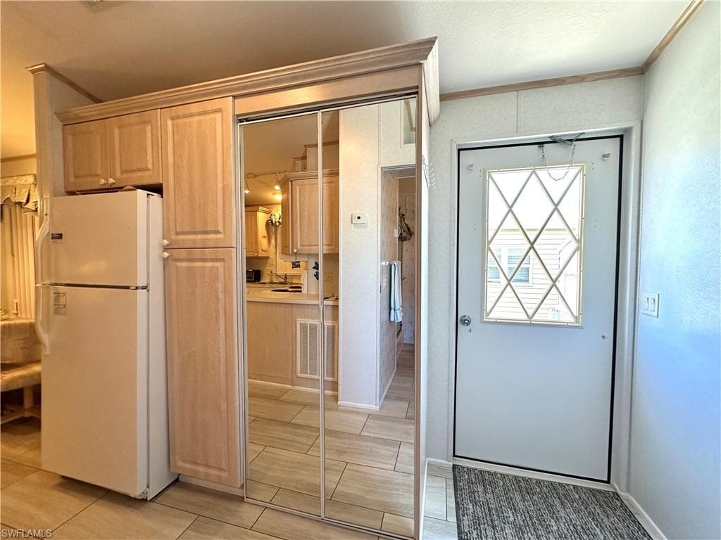 4540 Split Log LN E, ESTERO FL 33928-10