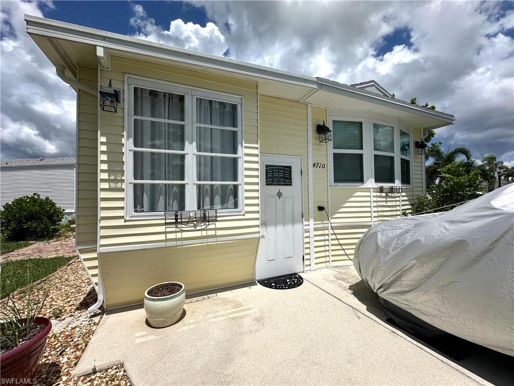 4710 Liberty LN W, ESTERO FL 33928-18