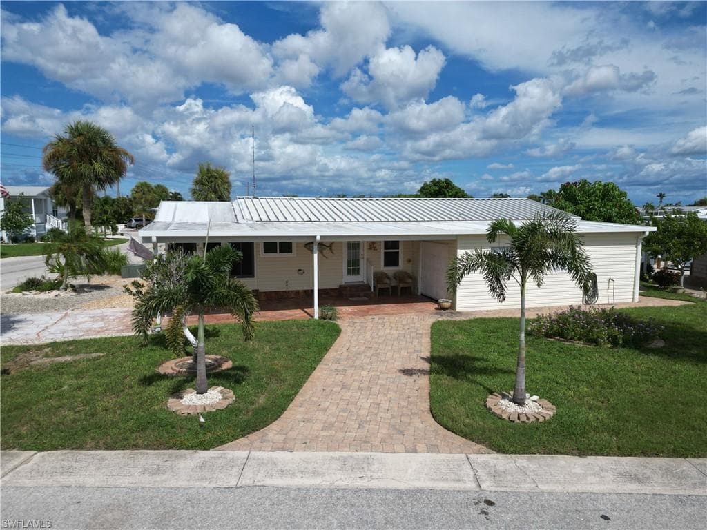 17511 Bryan CT, FORT MYERS BEACH FL 33931-1