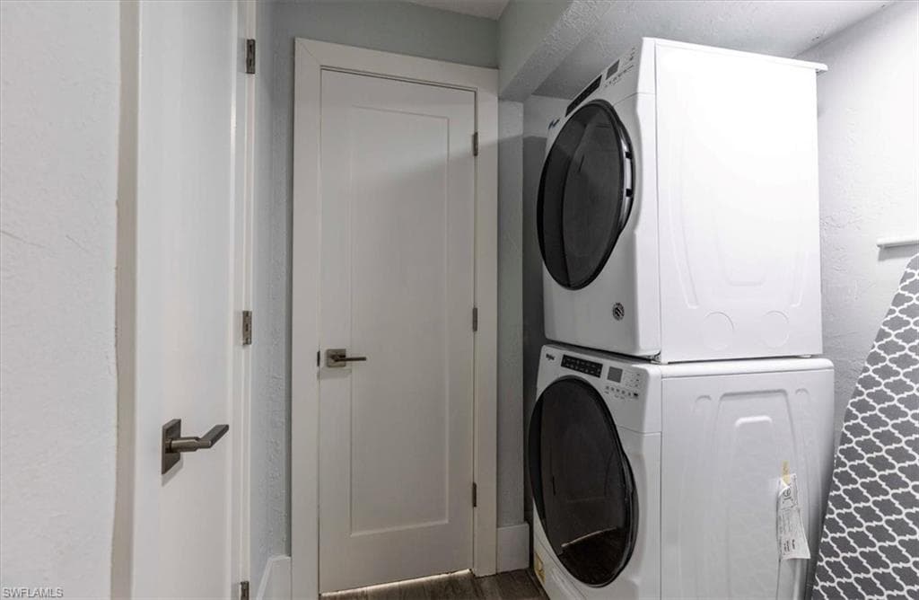 3240 Collee CT, NAPLES FL 34112-24