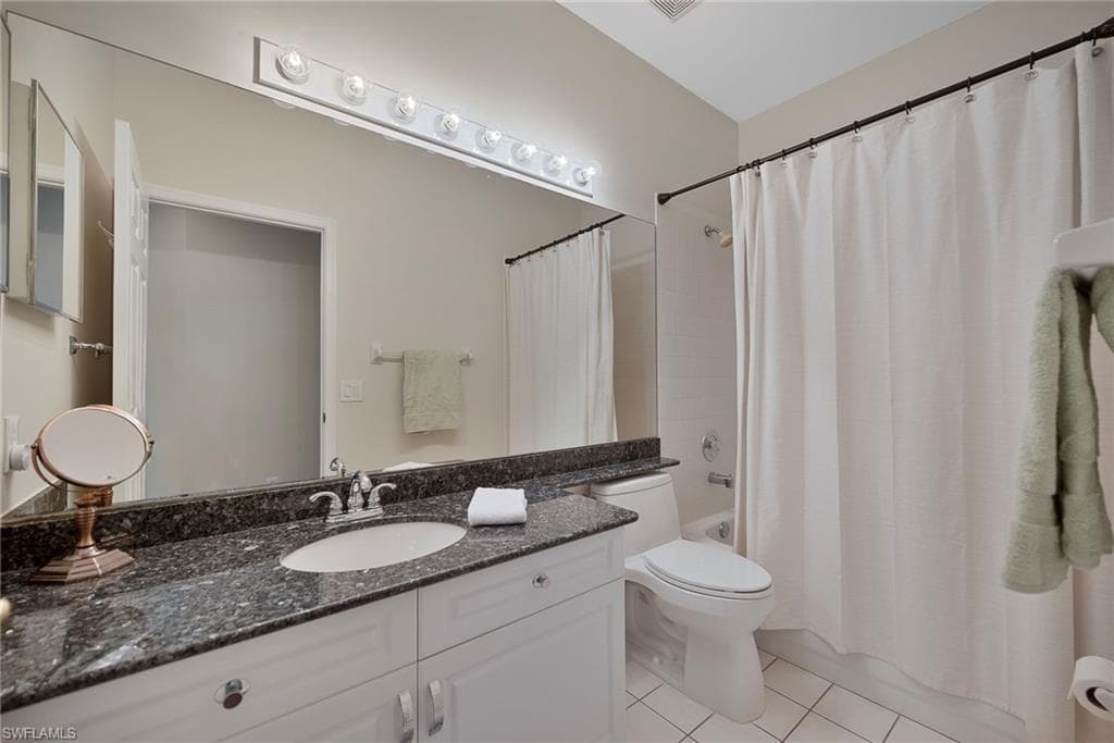 7774 Gardner DR # 202, NAPLES FL 34109-15