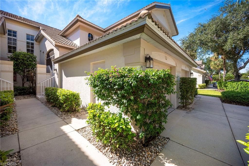 7774 Gardner DR # 202, NAPLES FL 34109-17