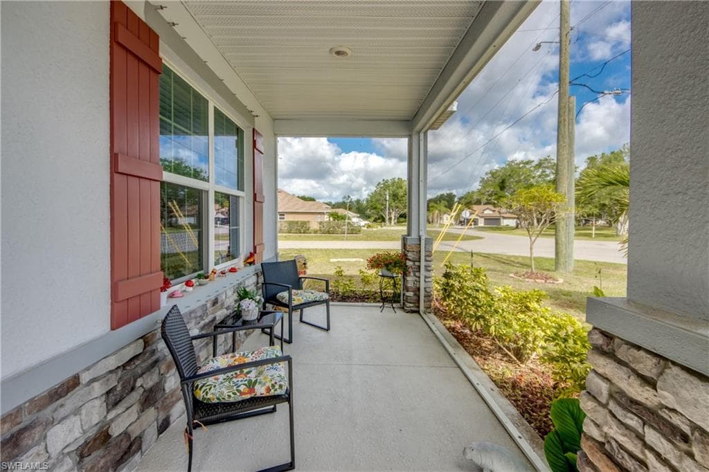 640 Encarnacion ST, PUNTA GORDA FL 33983-1