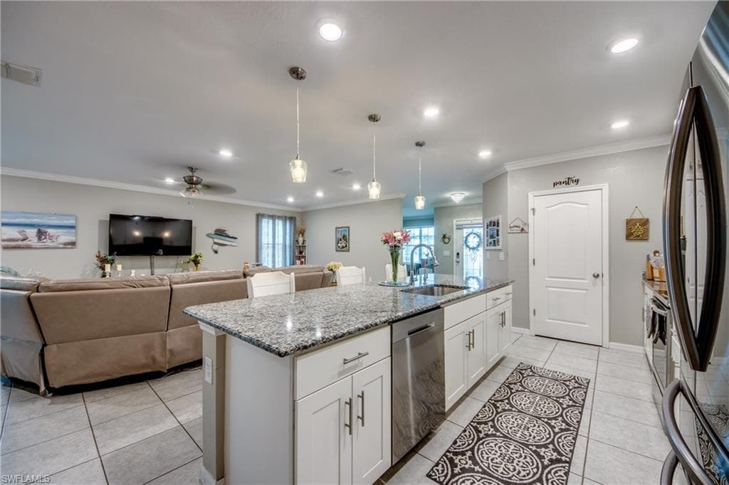 640 Encarnacion ST, PUNTA GORDA FL 33983-16